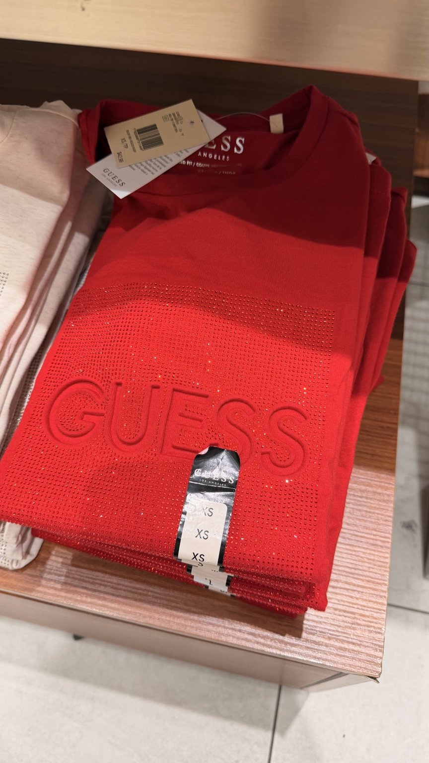 Red tonal GUESS tee