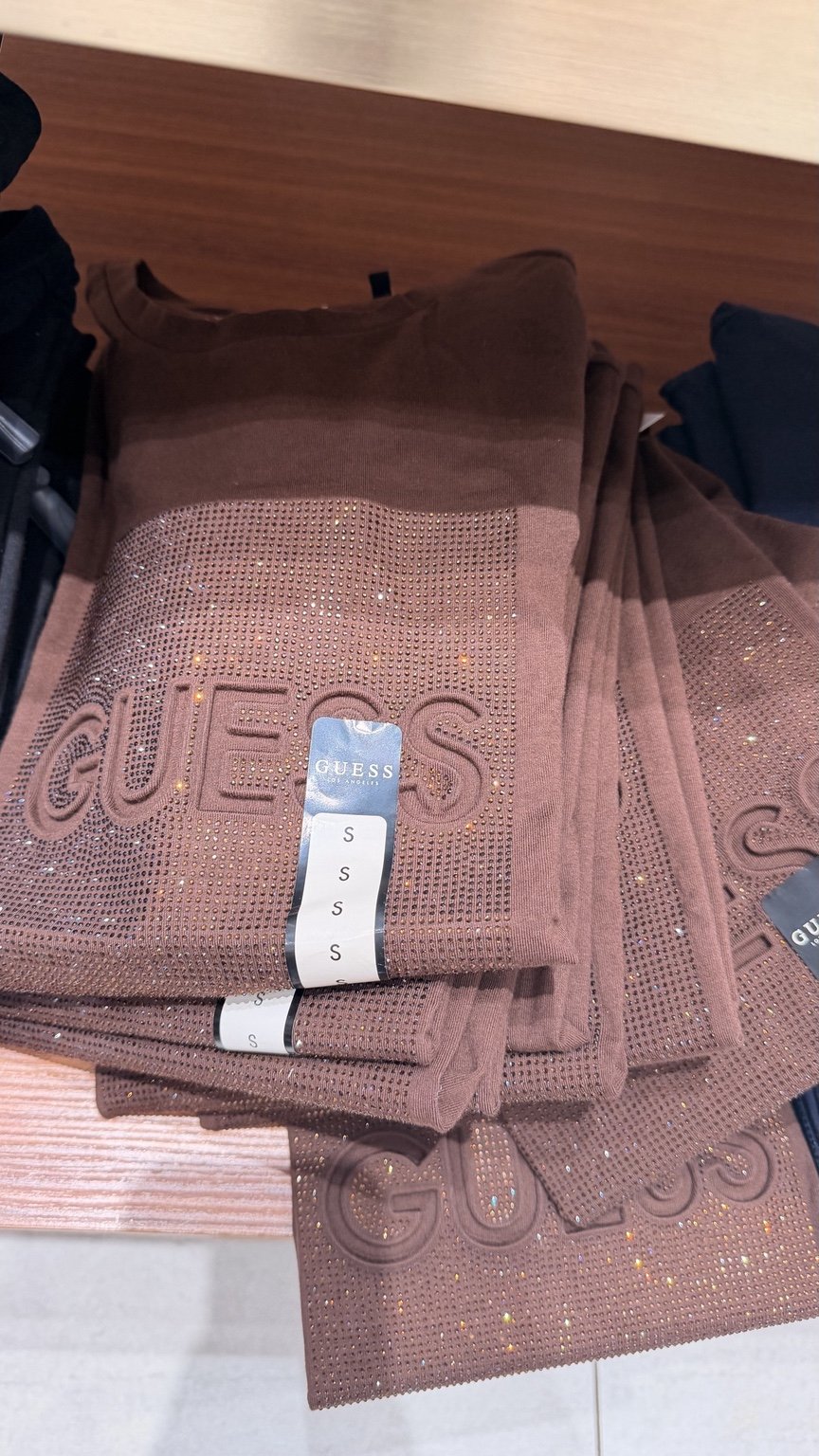 Dusty rose tonal GUESS tee