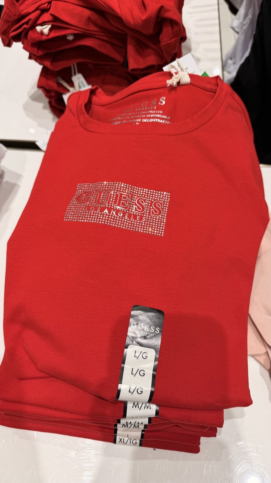 Red square logo GUESS tee