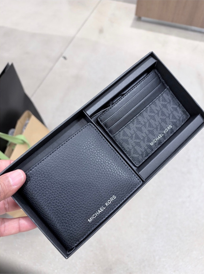 Black Pebbled Leather Billfold Wallet and Signature Logo Card Case Gift Set